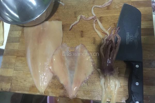 越南鱿鱼炒豆角的做法图解2
