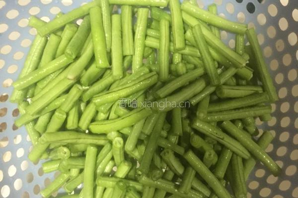 越南鱿鱼炒豆角的做法图解5