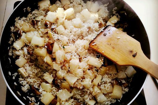萝卜丁扣肉米饭的做法图解12