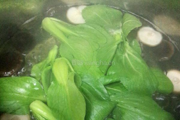 浇汁香菇青菜的做法图解4