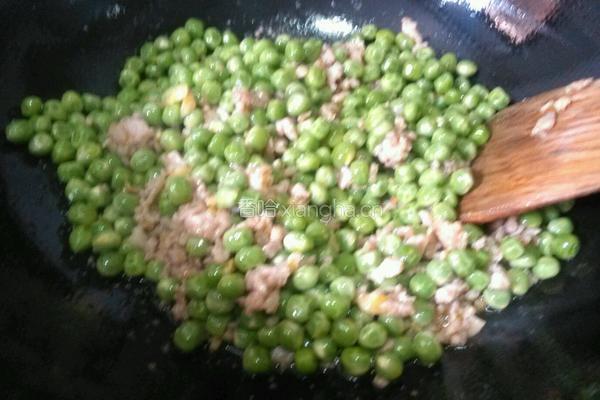 豌豆炒肉末的做法图解7