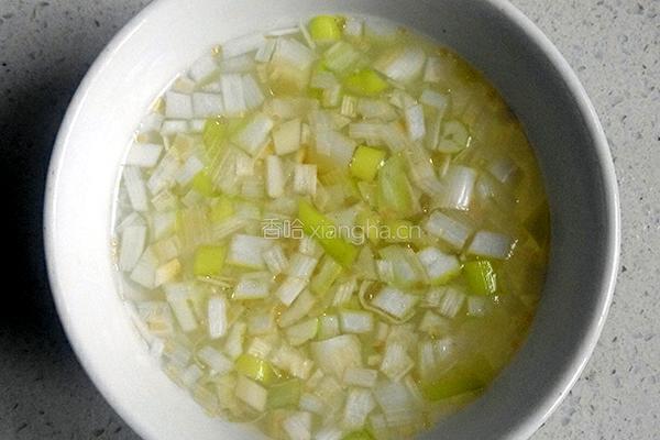 黑木耳山药蒸鸡腿的做法图解5