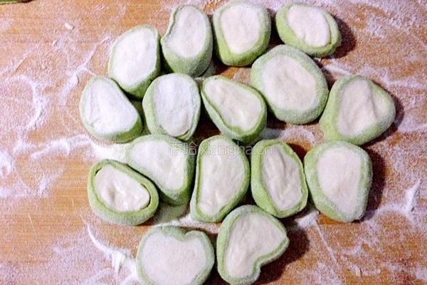 翡翠白菜饺子的做法图解7