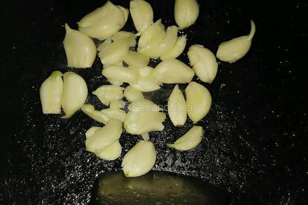 蒜粒炒云耳的做法图解4