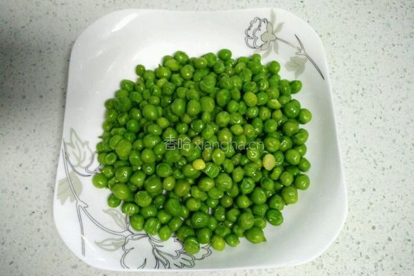 豌豆炒肉丁的做法图解5