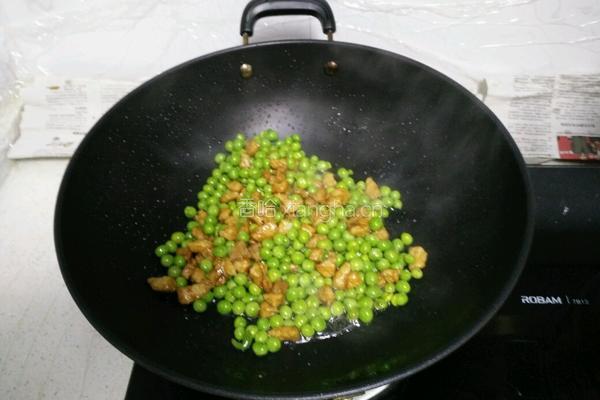 豌豆炒肉丁的做法图解9
