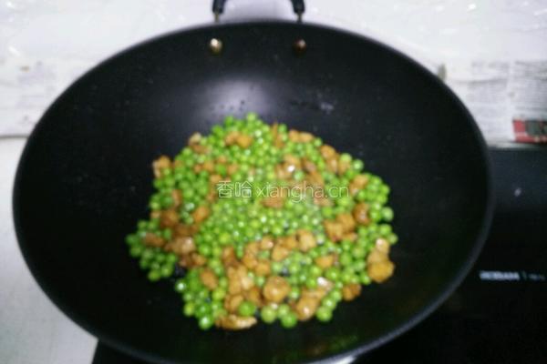 豌豆炒肉丁的做法图解8