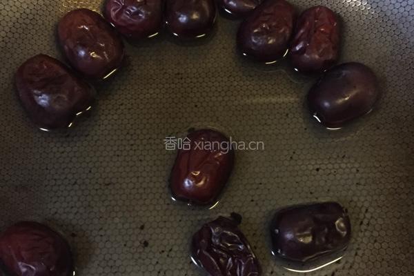 红枣红糖蒸糕的做法图解1