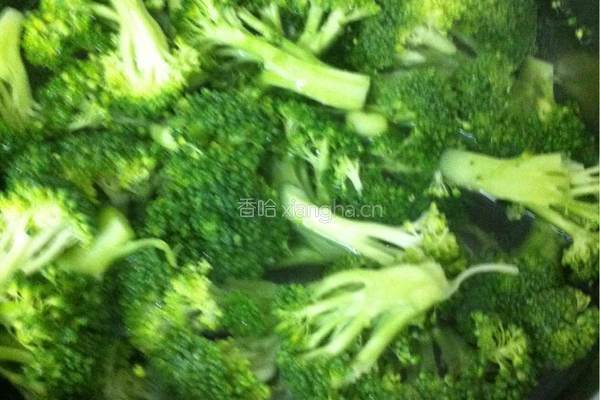 肉卷炒西兰花的做法图解3