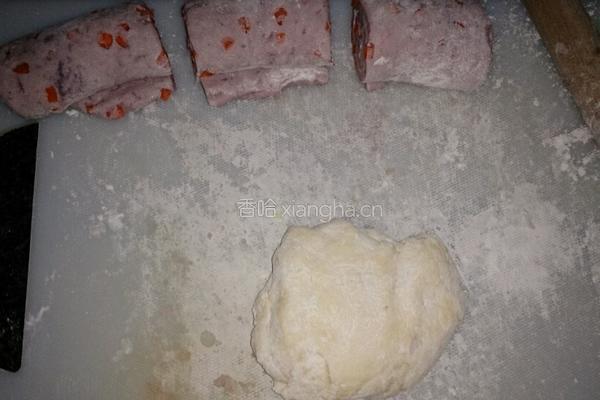 胡萝卜餐包（棕心紫薯、香葱鱼板）的做法图解5
