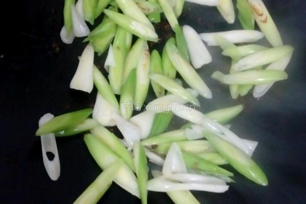 蘑菇炒肉的做法图解6