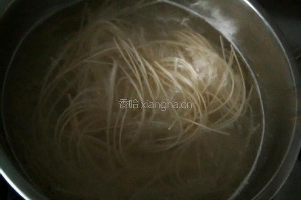 白菜汤面条的做法图解3