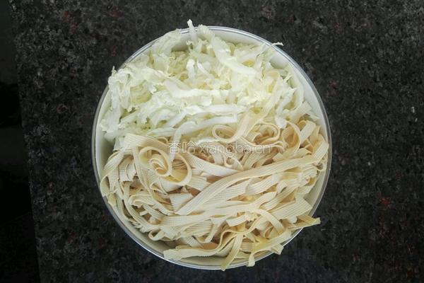 干豆腐拌白菜（凉）的做法图解1