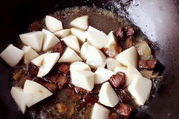 芋头烧肉的做法图解10
