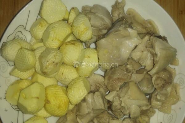 板栗焖鸡腿的做法图解1