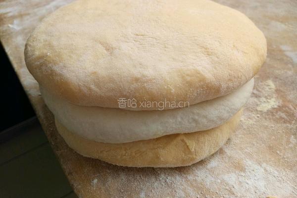 胡萝卜双色蝴蝶面的做法图解3