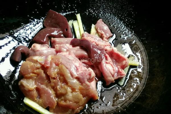 白菜粉肠猪肝汤的做法图解6