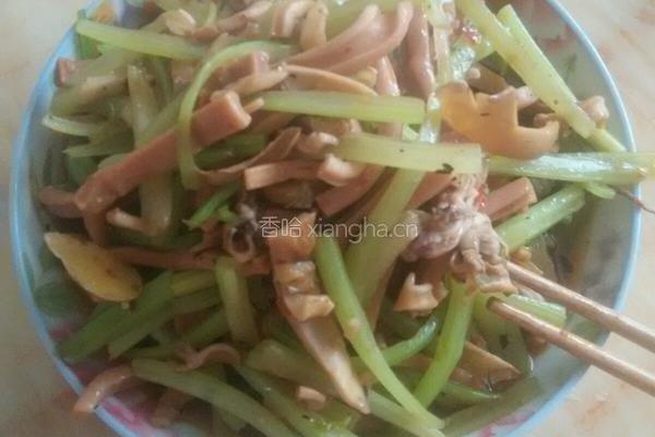 芹菜炒墨鱼的做法图解9