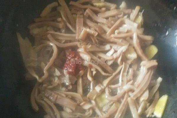 芹菜炒墨鱼的做法图解7
