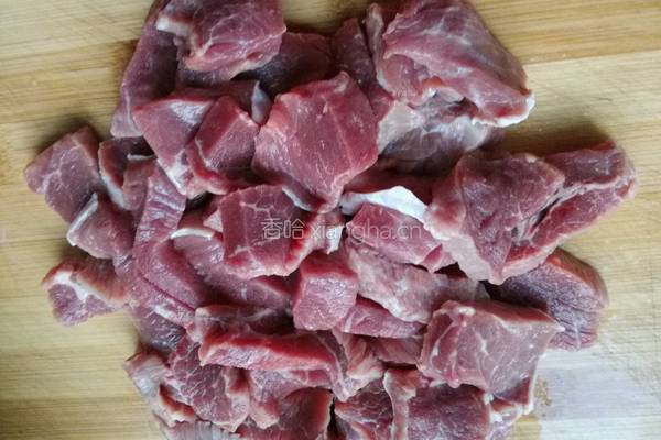 土豆烧牛肉的做法图解1