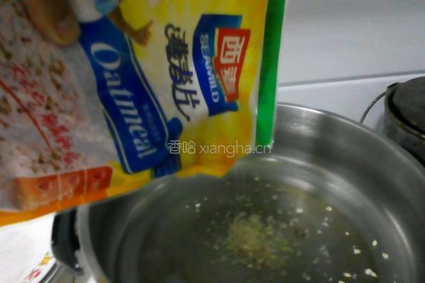 美味香肠西红柿燕麦粥😊的做法图解4