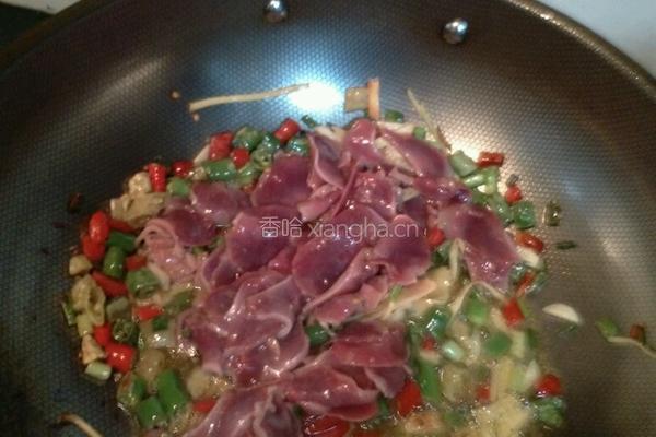 泡椒爆炒鸡胗的做法图解3