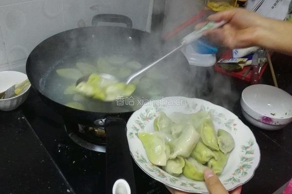 韭菜饺子的做法图解3