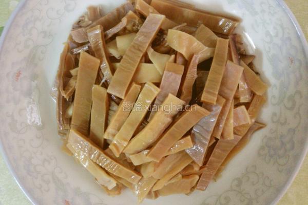 鱿鱼干菜心粒粥的做法图解2