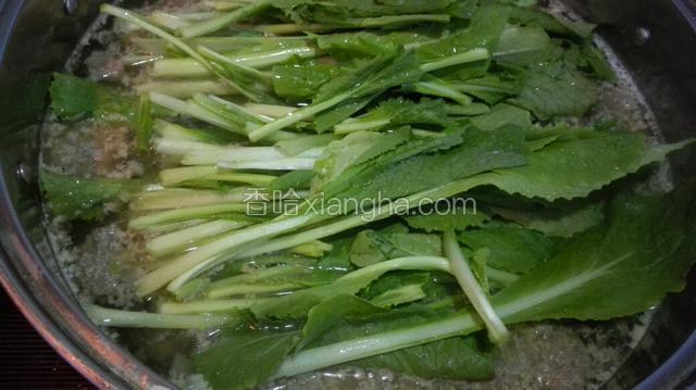 煮至几分钟放入小白菜！