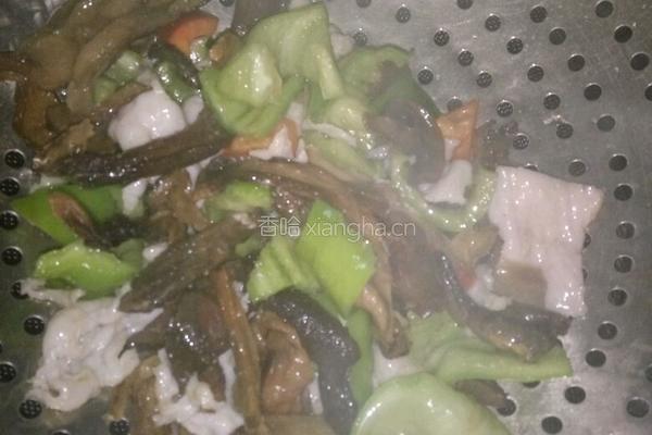 牛肝菌炒肉的做法图解1