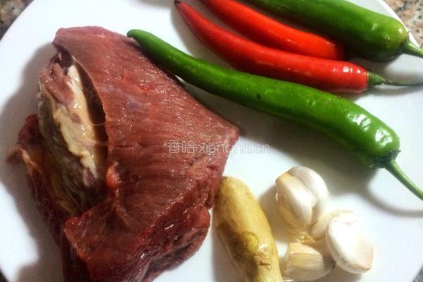 双椒炒牛肉的做法图解1
