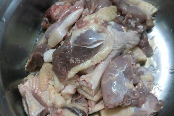 母鸭茶树菇枸杞汤的做法图解1