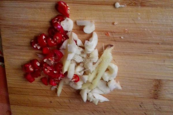 芹菜炒杏鲍菇的做法图解3