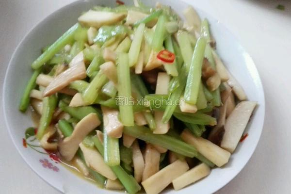 芹菜炒杏鲍菇的做法图解8
