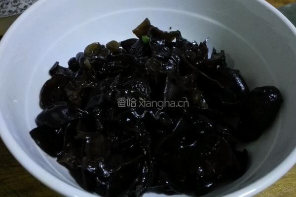 木耳炒鸡丁的做法图解3