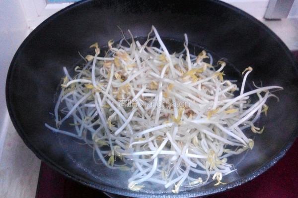 豆芽拌三丝的做法图解2