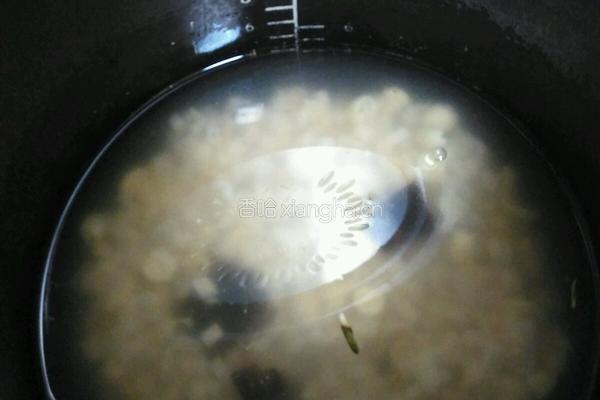 红糖莲藕粥的做法图解3