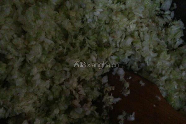 白菜香菇虾皮饺的做法图解2