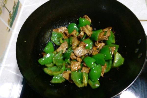 青椒炒肉的做法图解4