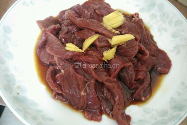 牛肉炒芥兰的做法图解1