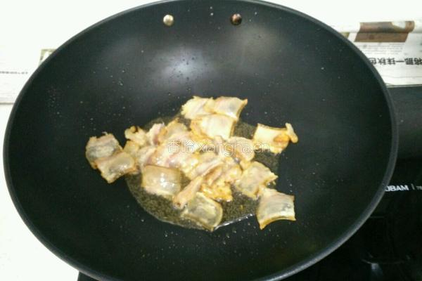 荷兰豆炒腊肉的做法图解6