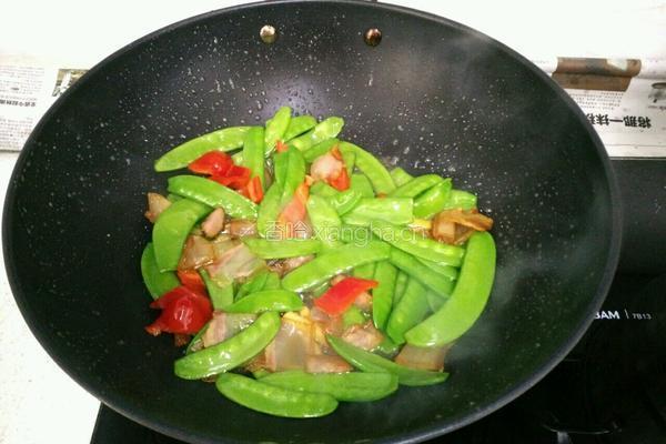 荷兰豆炒腊肉的做法图解9