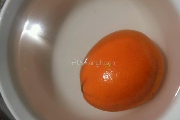 盐蒸橙子的做法图解1