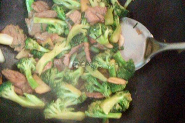 西兰花炒肉的做法图解6
