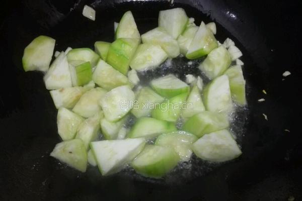 油条炒丝瓜的做法图解2