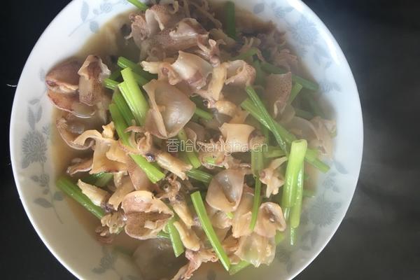 芹菜炒墨鱼的做法图解6