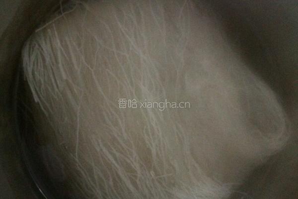 炒米线的做法图解1