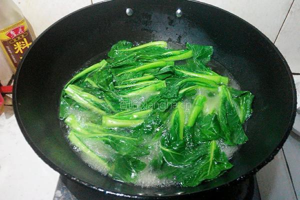肉沫白灼菜心的做法图解4