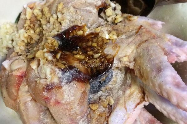 蒜香烤鸡翅的做法图解3