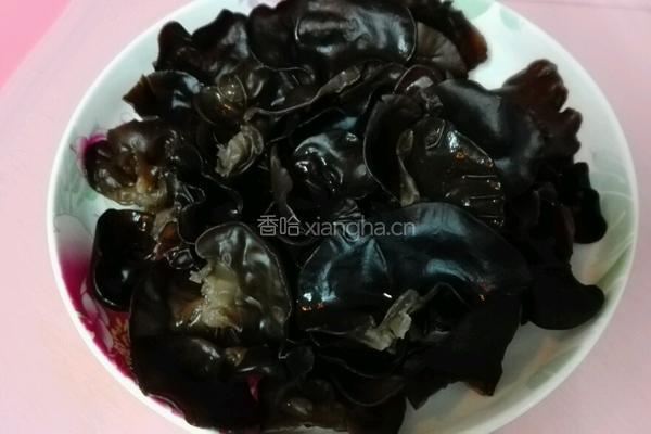 木耳炒黄瓜的做法图解1